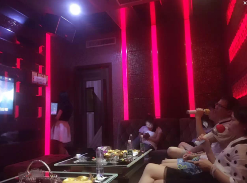 英碩吸塑90后俊男靚女集體出動，唱翻全場！